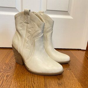 Pennington Vegan Boho Indie Shorty Cowboy BOOTS NWT Ivory Size 9 WW Plus Wide
